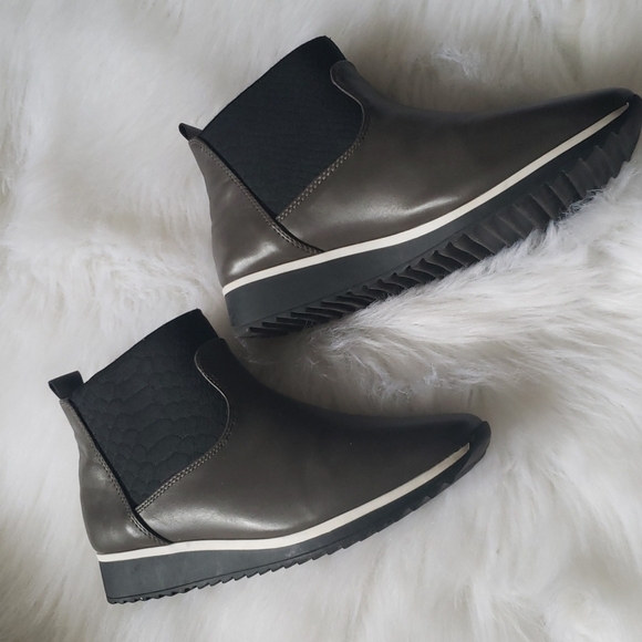 Metaphor Shoes - Picture 2 of 7